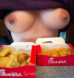 Sophie’s choice… Boobs or chick-n-minis? Got there at 10:29!! (=^•^=)